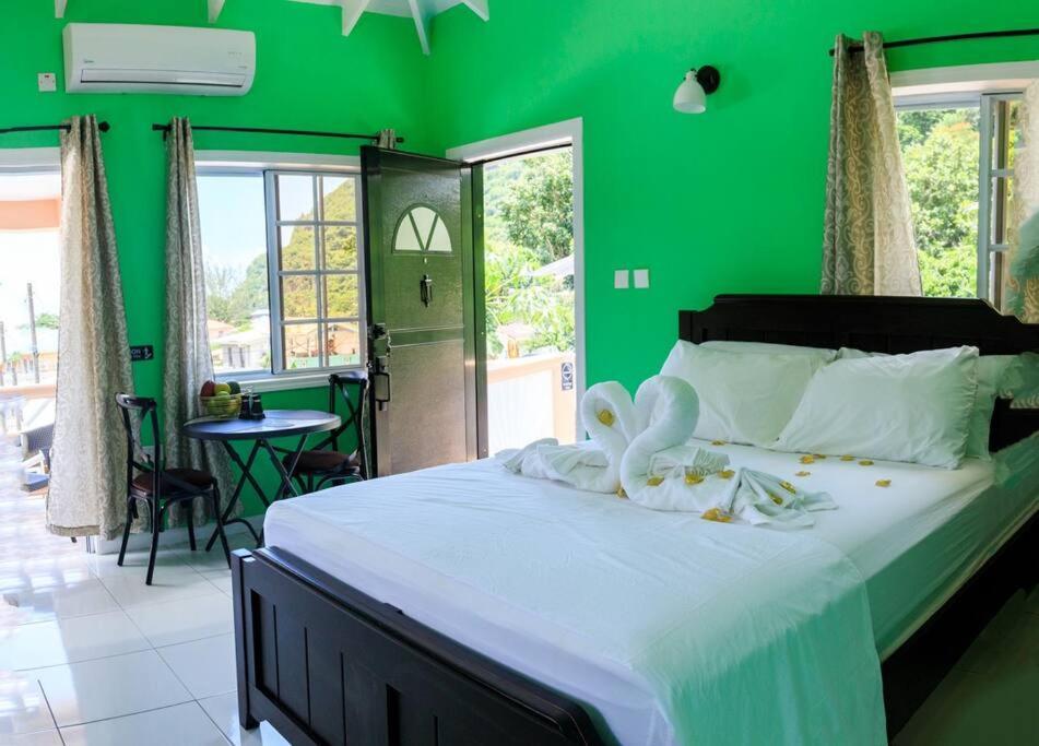 Maggie'S Inn Soufrière Exteriér fotografie